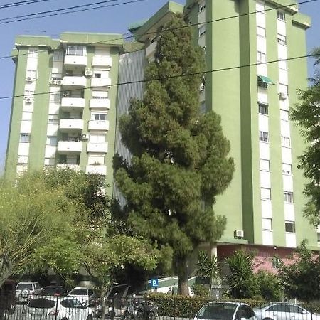 Piso Muy Amplio En Malaga . Apartment Bagian luar foto